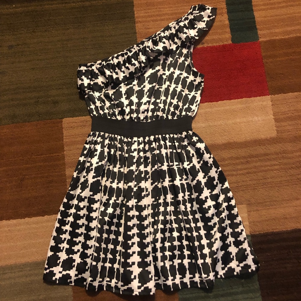 Forever 21 asymmetrical shoulder dress GUC sz S